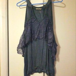 Gimmicks by BKE Open Shoulder Blouse SZ M